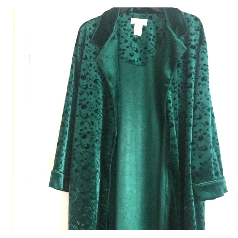 Bath robe.